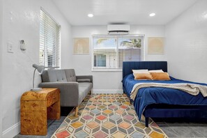 1 bedroom, iron/ironing board, WiFi, bed sheets - Cozy Miami Stay, Unwind 15 Minutes From The Beach (Miami)