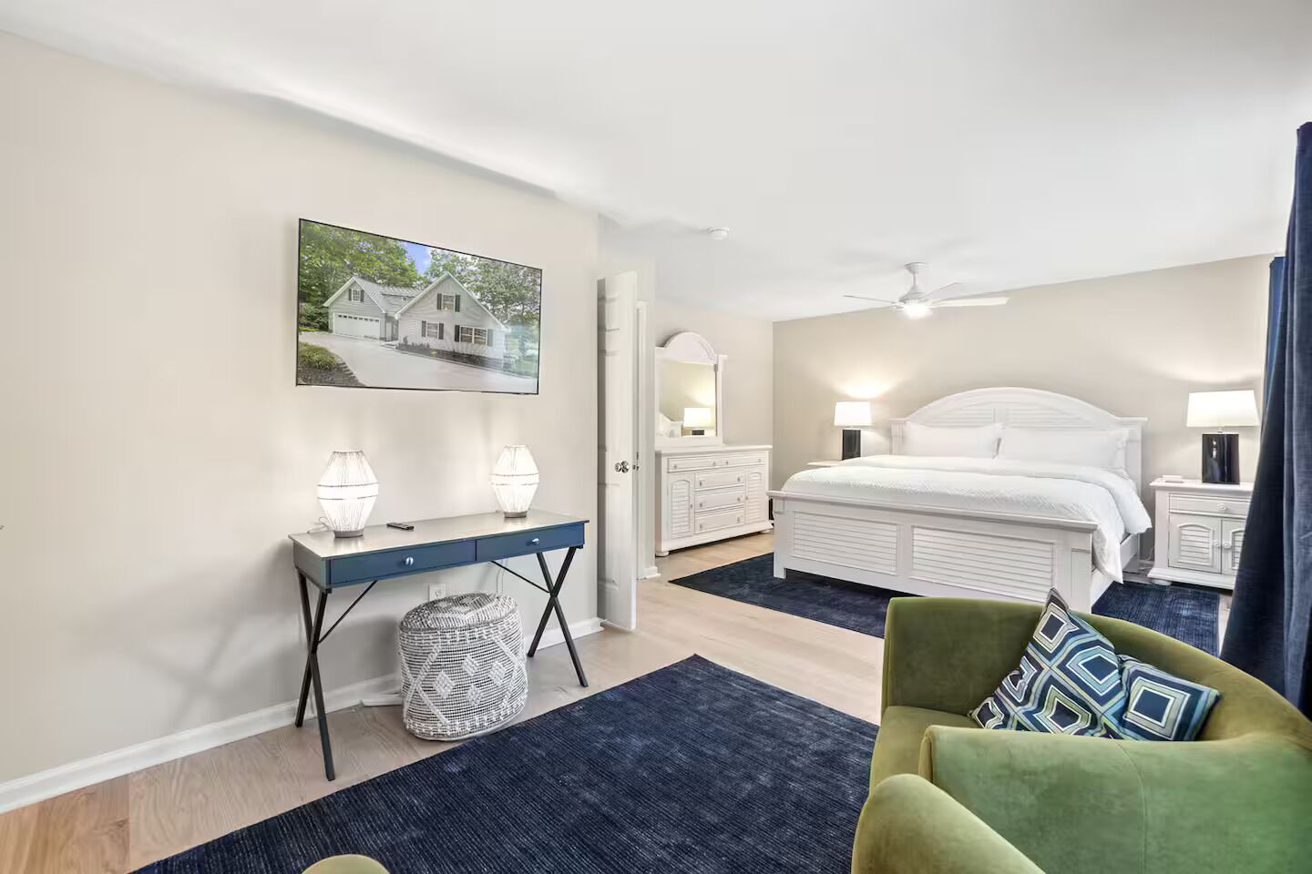 5 室のベッドルーム、デスク、アイロン / アイロン台、旅行用ベビーベッド