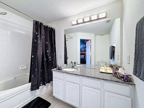 Hair dryer, towels - Windsor Hills 3BR Townhome w/ Pool, 2mi to Disney (Kissimmee)