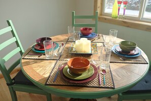 Dining - Heron House - spacious one bedroom guest apartment in Salmon. (salmon)