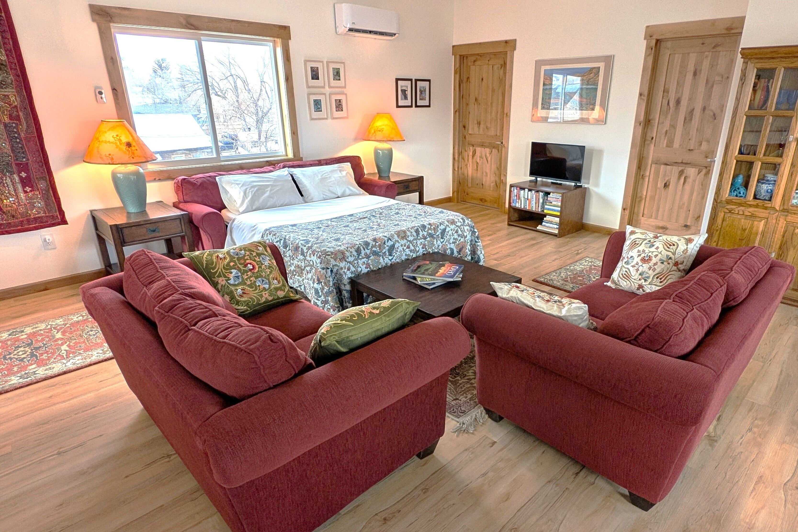 1 slaapkamer, een strijkplank/strijkijzer, gratis wifi, beddengoed