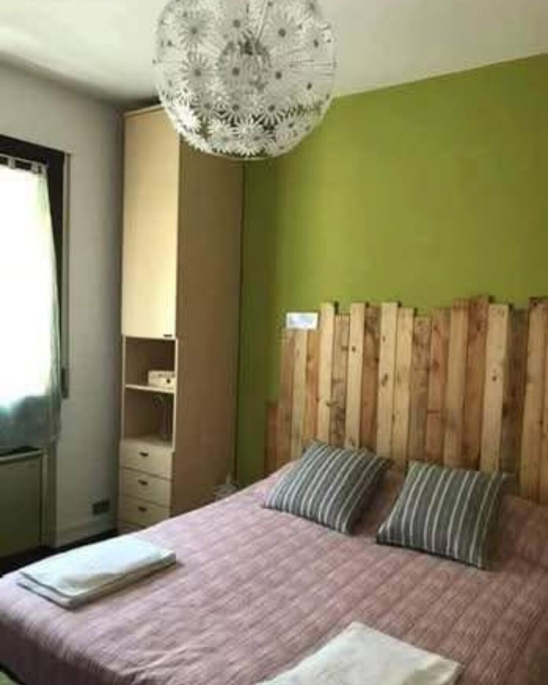 1 soverom, strykejern/-brett, internettilgang og sengetøy