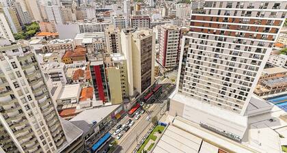 Studio Pet Friendly c Garagem e Varanda no Centro