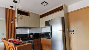 Apartment, Smoking - Studio Pet Friendly c Garagem e Varanda no Centro (Juiz de Fora)