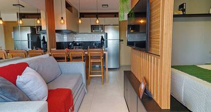 Studio Pet Friendly c Garagem e Varanda no Centro