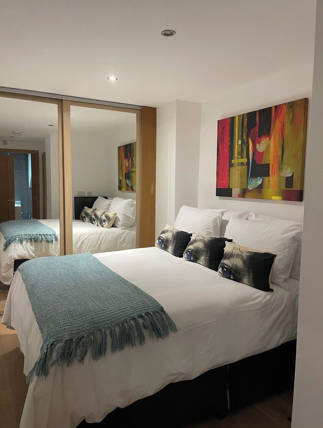 2 habitaciones, tabla de planchar con plancha, internet y ropa de cama 