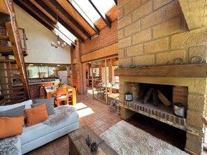 Living area - Beautiful cabin in the middle of the mountains (ideal for pets and large groups). (Ciudad de México)