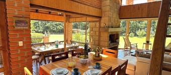 Beautiful cabin in the middle of the mountains (ideal for pets and large groups).