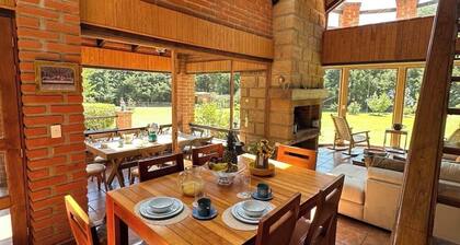 Beautiful cabin in the middle of the mountains (ideal for pets and large groups).