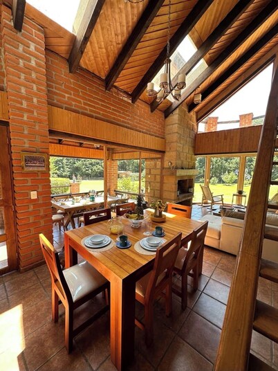 Beautiful cabin in the middle of the mountains (ideal for pets and large groups).