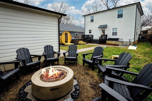Brand New HGTV-Quality Family Retreat: Hot Tub, Sauna & Arcades