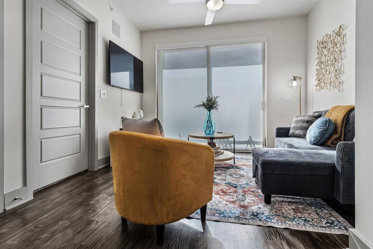 Luxury Chic Retreat - Frisco, TX