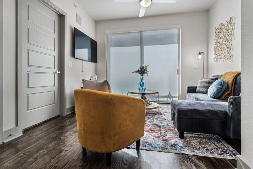 Luxury Chic Retreat - Frisco, TX