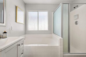 Shower, hair dryer, shampoo - 6BR Vegas Home+Pool with a Chic Modern Touch (North Las Vegas)