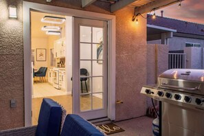 Terrace/patio - 6BR Vegas Home+Pool with a Chic Modern Touch (North Las Vegas)