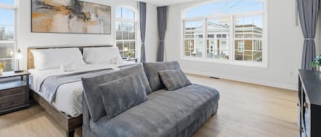 5 bedrooms, iron/ironing board, WiFi, bed sheets
