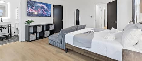 5 bedrooms, iron/ironing board, WiFi, bed sheets