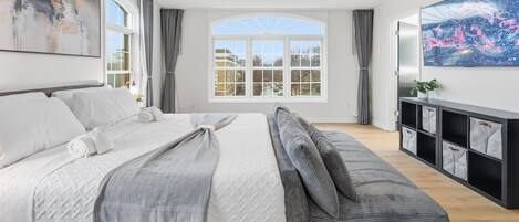 5 bedrooms, iron/ironing board, WiFi, bed sheets