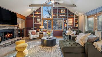 Smart TV, fireplace