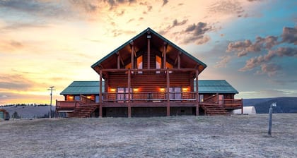 Montana Log Lodge Near Philipsburg | Sleeps 12
