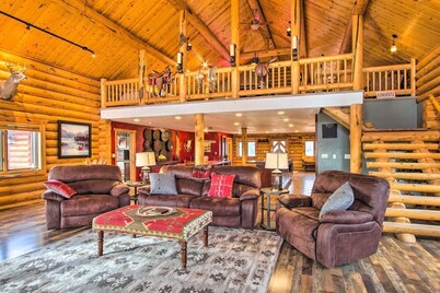 Montana Lodge on 132 Acres | Sleeps 12