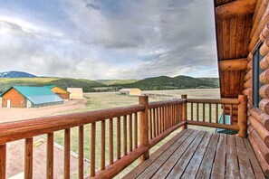 Terrace/patio - Montana Lodge on 132 Acres | Sleeps 12 (Philipsburg)