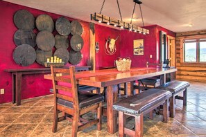 Dining - Montana Log Lodge Near Philipsburg | Sleeps 12 (Philipsburg)