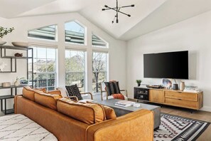 TV, offices - Moonbeam Ranch • Pool, Spa, Sauna, Viewing Deck (Joshua Tree)