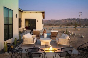 Terrace/patio - Alba • Pool, Spa, Fire Pit and Outdoor Movies! (Joshua Tree)