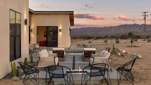 Terrace/patio - Alba • Pool, Spa, Fire Pit and Outdoor Movies! (Joshua Tree)