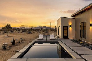 Stunning in-ground pool and hot tub - Alba • Pool, Spa, Fire Pit and Outdoor Movies! (Joshua Tree)