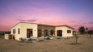Exterior - Alba • Pool, Spa, Fire Pit and Outdoor Movies! (Joshua Tree)