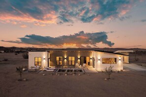 Exterior - Alba • Pool, Spa, Fire Pit and Outdoor Movies! (Joshua Tree)
