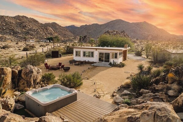 Tina de hidromasaje al aire libre