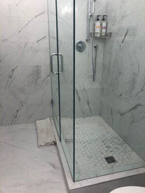 Shower, towels, soap, toilet paper - Cozy garden level suite near Stearman beach, the North Shore mountains and more! (West Vancouver)