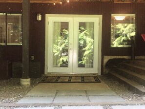 Exterior detail - Cozy garden level suite near Stearman beach, the North Shore mountains and more! (West Vancouver)