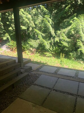 Property grounds - Cozy garden level suite near Stearman beach, the North Shore mountains and more! (West Vancouver)