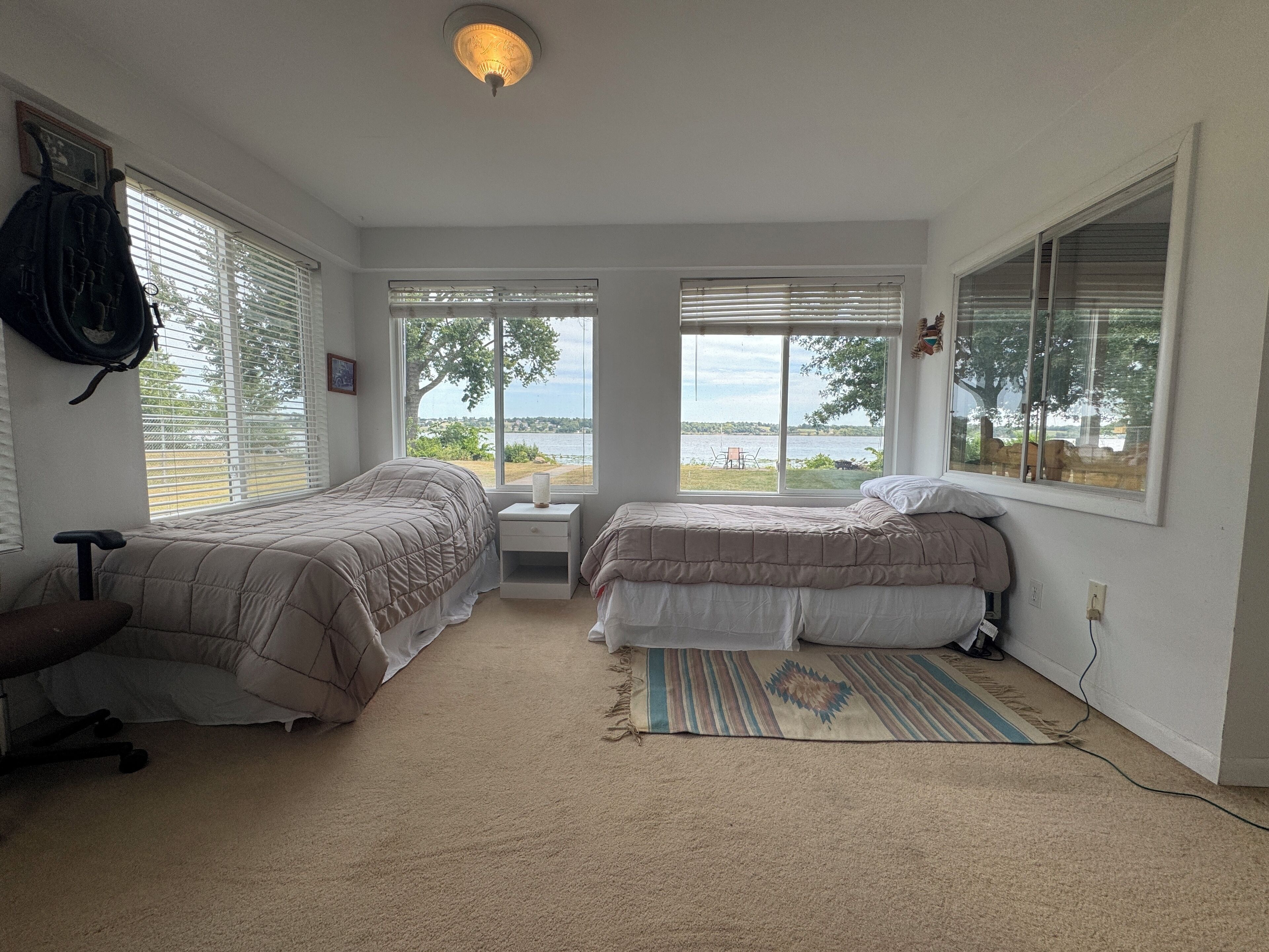 5 bedrooms, iron/ironing board, internet, bed sheets