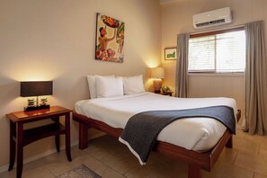 Bügeleisen/Bügelbrett, WLAN, Bettwäsche