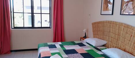 Iron/ironing board, Internet, bed sheets