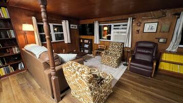 Télévision, cheminée