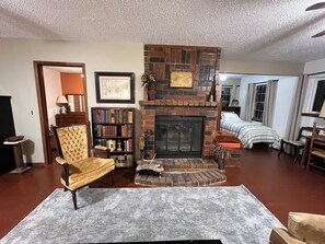 Iron/ironing board, WiFi, bed sheets - Cattle Ranch Homestead With Animals And Mountain Views (Roosevelt)