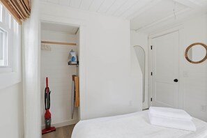 2 habitaciones, tabla de planchar con plancha, wifi y ropa de cama
