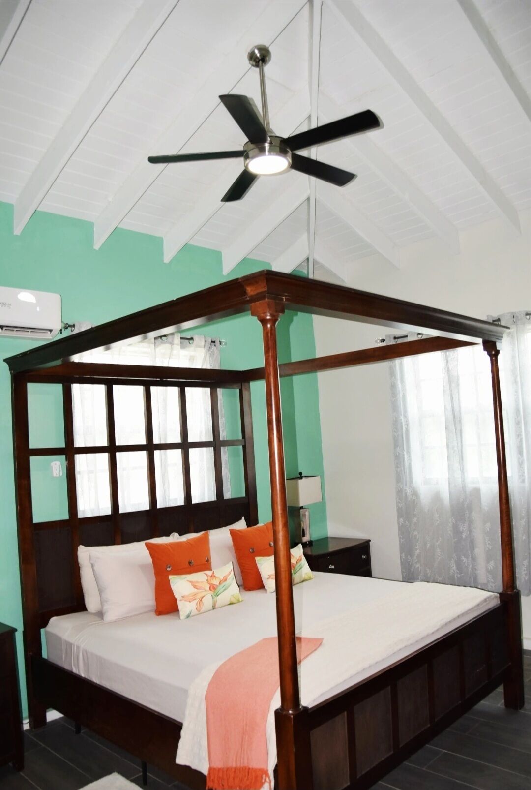 3 soverom, strykejern/-brett, wi-fi og sengetøy