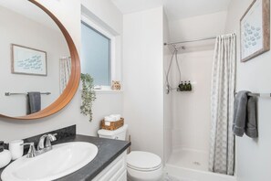 Shower, hair dryer, towels, shampoo