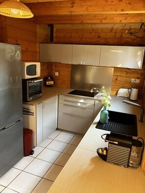 Coffee/tea maker, fridge, microwave, oven - Charming Duplex Chalet in Bias – Sleeps 4/6 (BIAS)