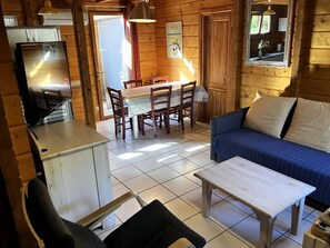 TV - Charming Duplex Chalet in Bias – Sleeps 4/6 (BIAS)