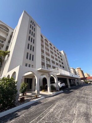 Exterior - First floor condo on the Gulf of Mexico (Bonita Springs)