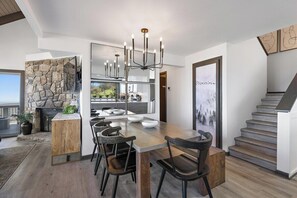 Dining - Best View in Beech Mountain ski in, ski out, sauna (Beech Mountain)