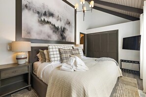 4 habitaciones, tabla de planchar con plancha, wifi y ropa de cama 